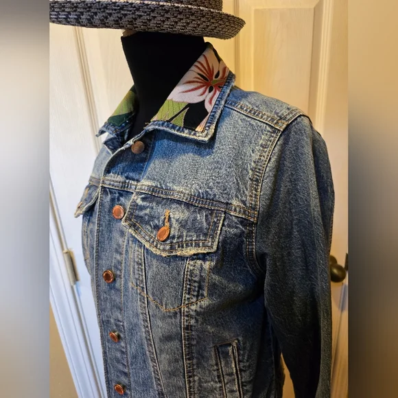 Upcycled "Heliconia" (lobster claws) Made w/♡ - Picture 4 of 5